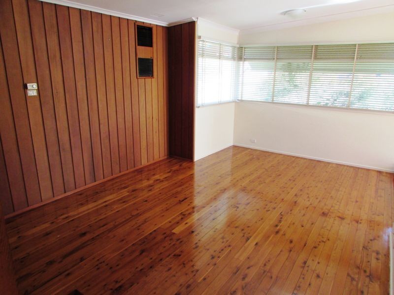 9 Lawn Ave, Bradbury NSW 2560