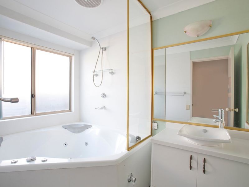 12 Clarke Pl, Mount Annan NSW 2567