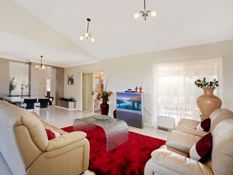 31 Greco Pl, Rosemeadow NSW 2560