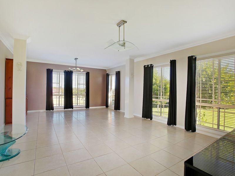 31 Greco Pl, Rosemeadow NSW 2560
