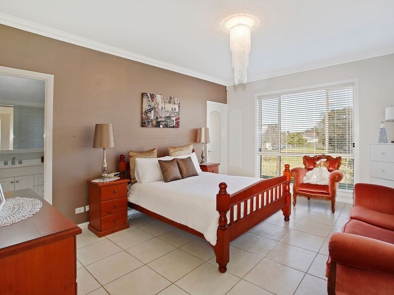 31 Greco Pl, Rosemeadow NSW 2560