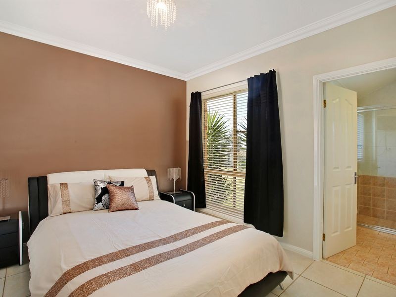 31 Greco Pl, Rosemeadow NSW 2560