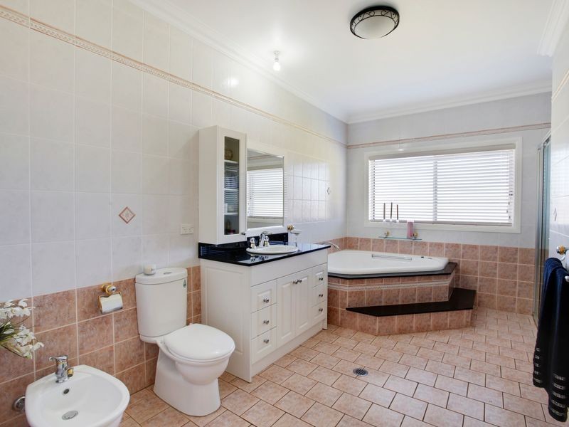 31 Greco Pl, Rosemeadow NSW 2560