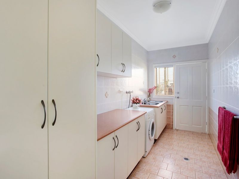 31 Greco Pl, Rosemeadow NSW 2560