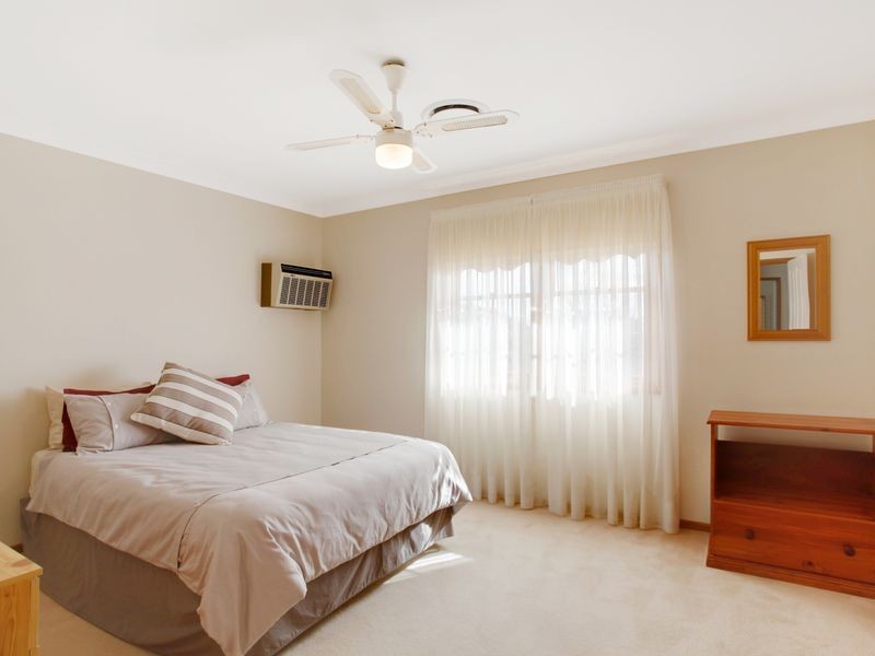 1 Mackellar Pl, Campbelltown NSW 2560