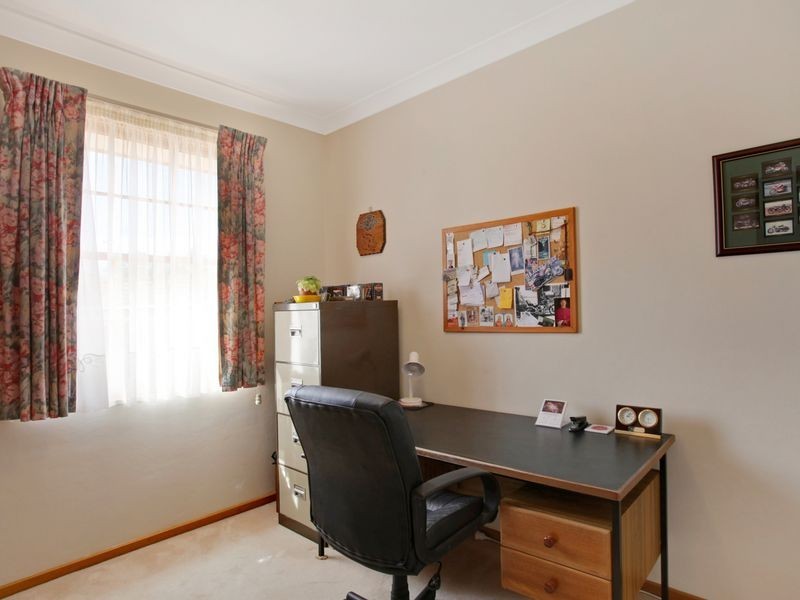 1 Mackellar Pl, Campbelltown NSW 2560