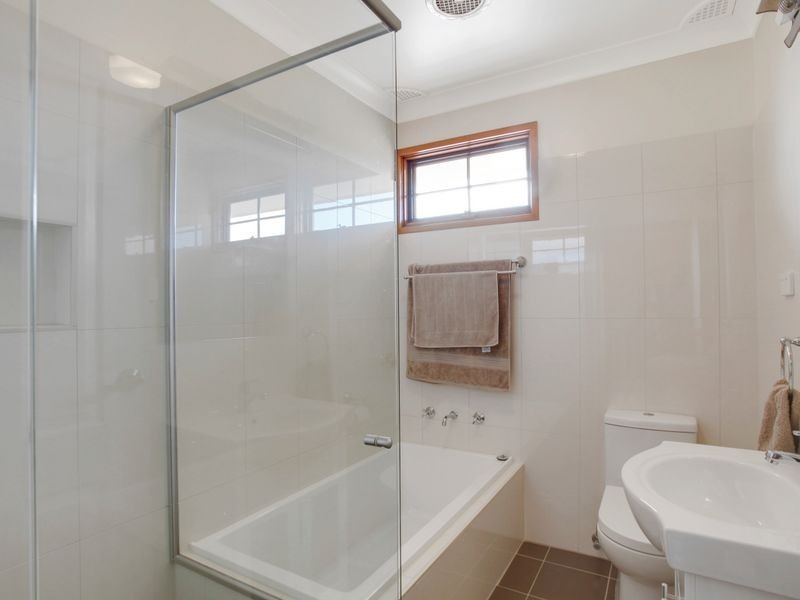 1 Mackellar Pl, Campbelltown NSW 2560