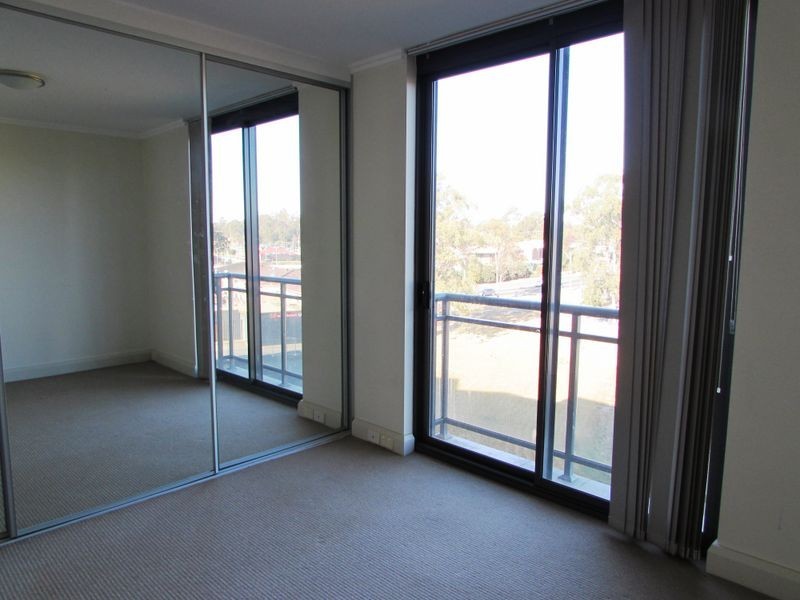 19F/541 Pembroke Rd, Leumeah NSW 2560