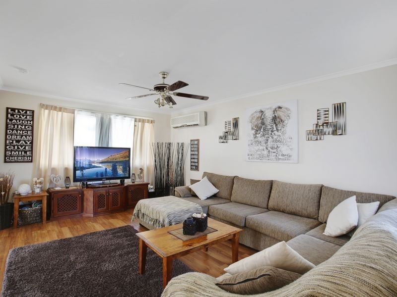 9 Marcellus Pl, Rosemeadow NSW 2560
