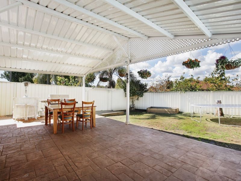 9 Marcellus Pl, Rosemeadow NSW 2560