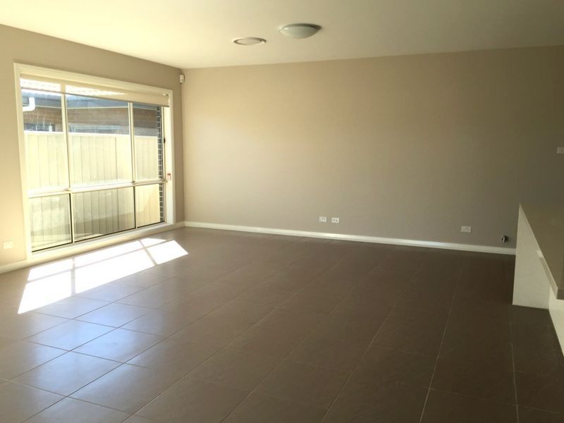 8 Skaife St, Oran Park NSW 2570