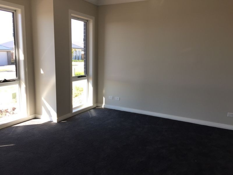 8 Skaife St, Oran Park NSW 2570