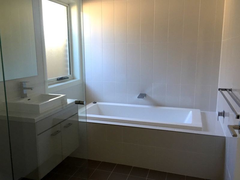 8 Skaife St, Oran Park NSW 2570