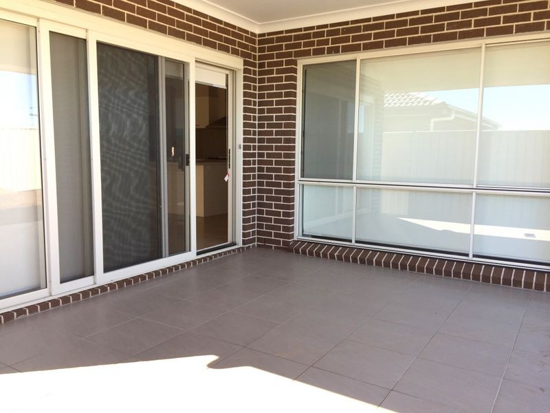 8 Skaife St, Oran Park NSW 2570