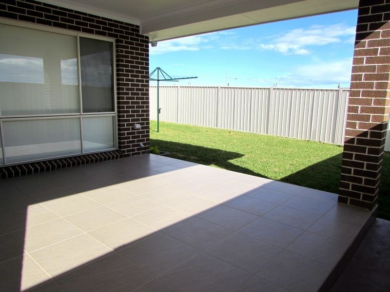 8 Skaife St, Oran Park NSW 2570