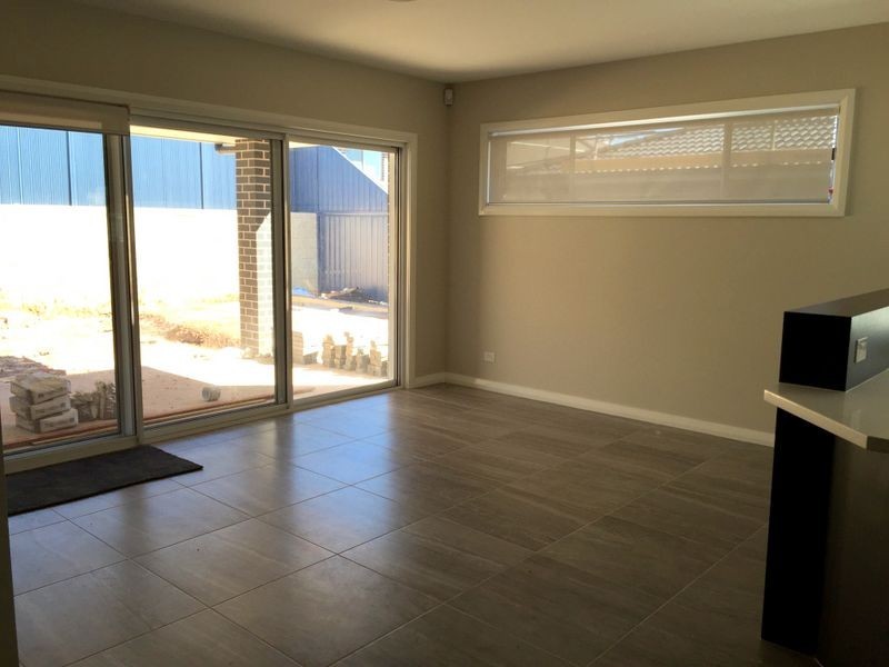 8 Atlee St, Oran Park NSW 2570