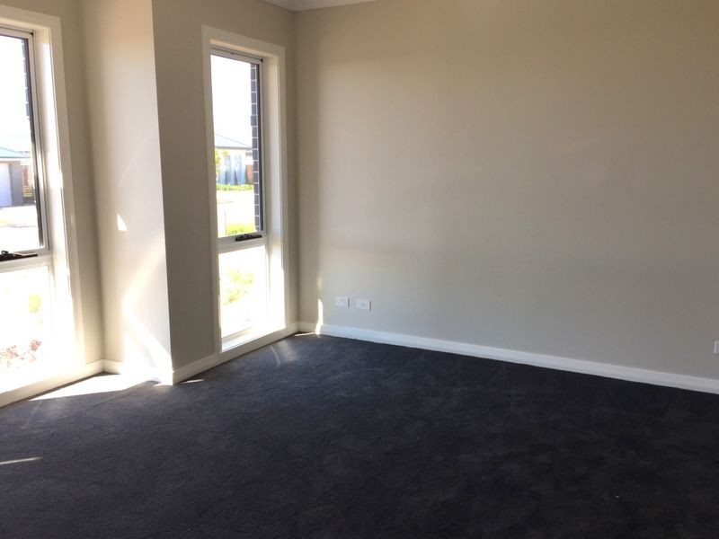 8 Atlee St, Oran Park NSW 2570