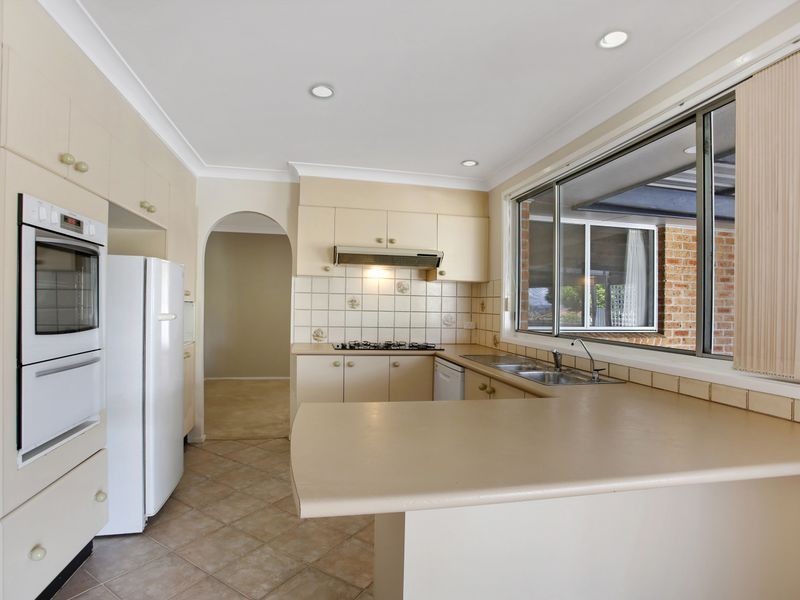 70 Crispsparkle Dr, Ambarvale NSW 2560