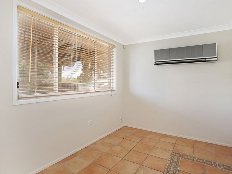 70 Crispsparkle Dr, Ambarvale NSW 2560