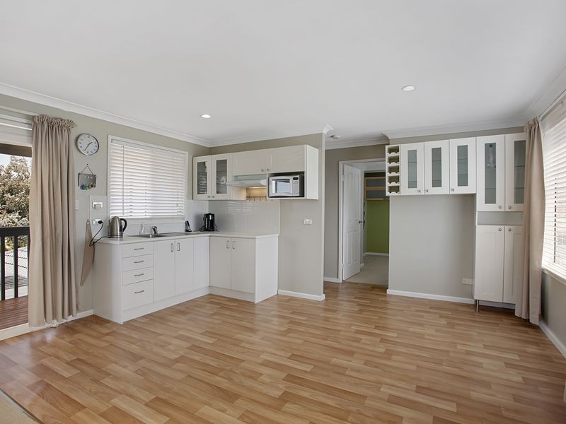 70 Crispsparkle Dr, Ambarvale NSW 2560