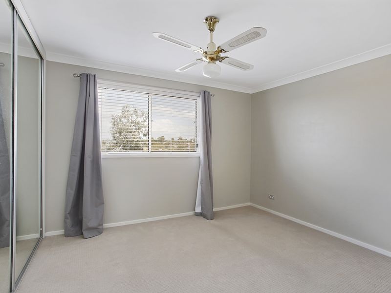 70 Crispsparkle Dr, Ambarvale NSW 2560