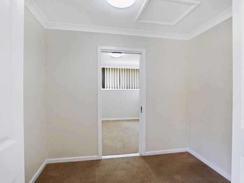 70 Crispsparkle Dr, Ambarvale NSW 2560