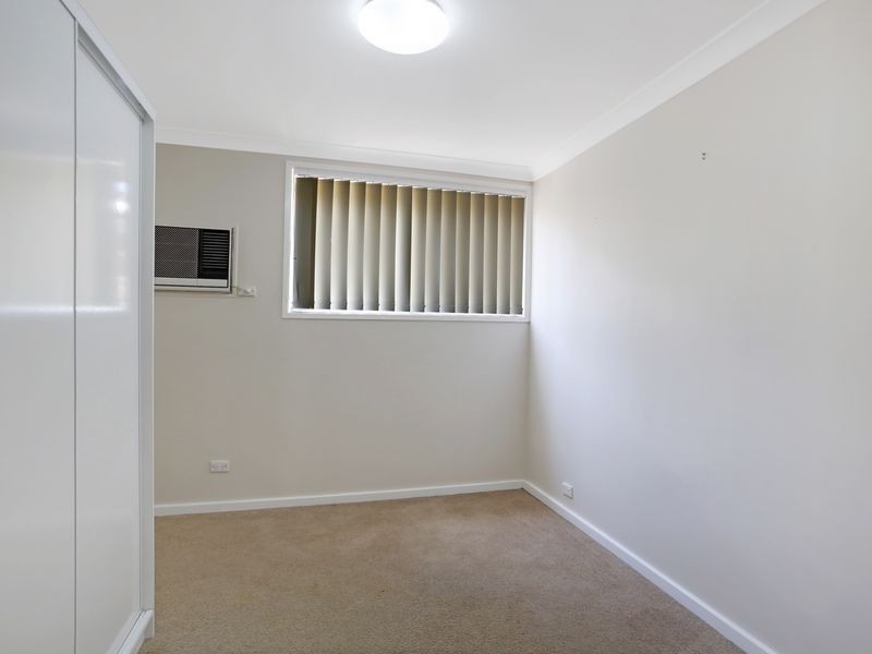 70 Crispsparkle Dr, Ambarvale NSW 2560