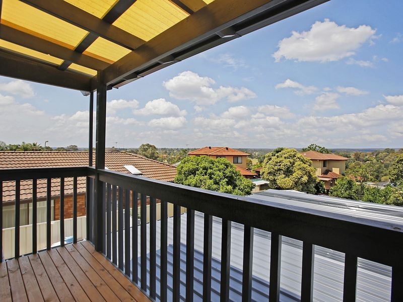 70 Crispsparkle Dr, Ambarvale NSW 2560