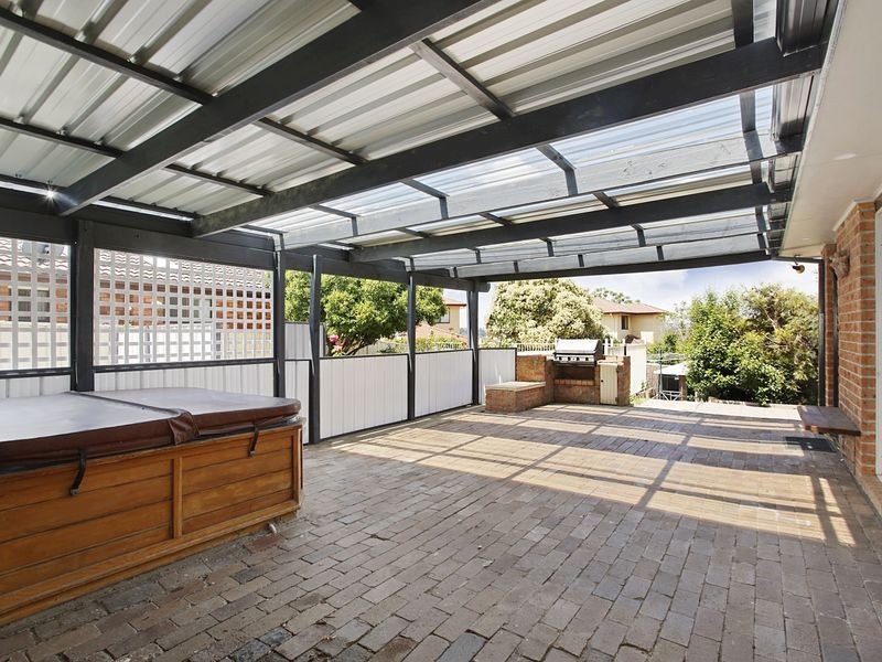 70 Crispsparkle Dr, Ambarvale NSW 2560