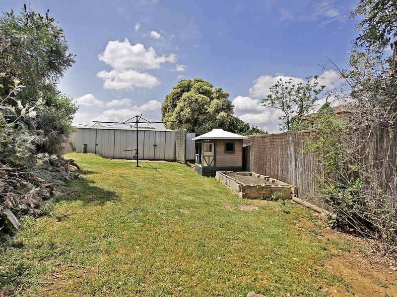 70 Crispsparkle Dr, Ambarvale NSW 2560