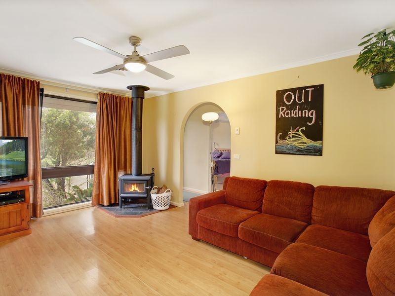 3 Rushes Pl, Minto NSW 2566
