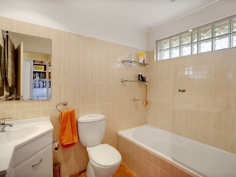 3 Rushes Pl, Minto NSW 2566