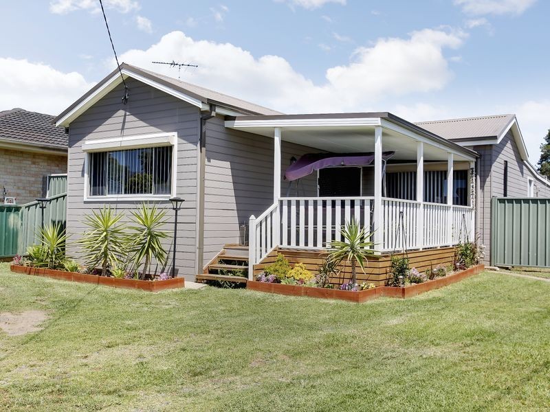 1 Warwick St, Minto NSW 2566