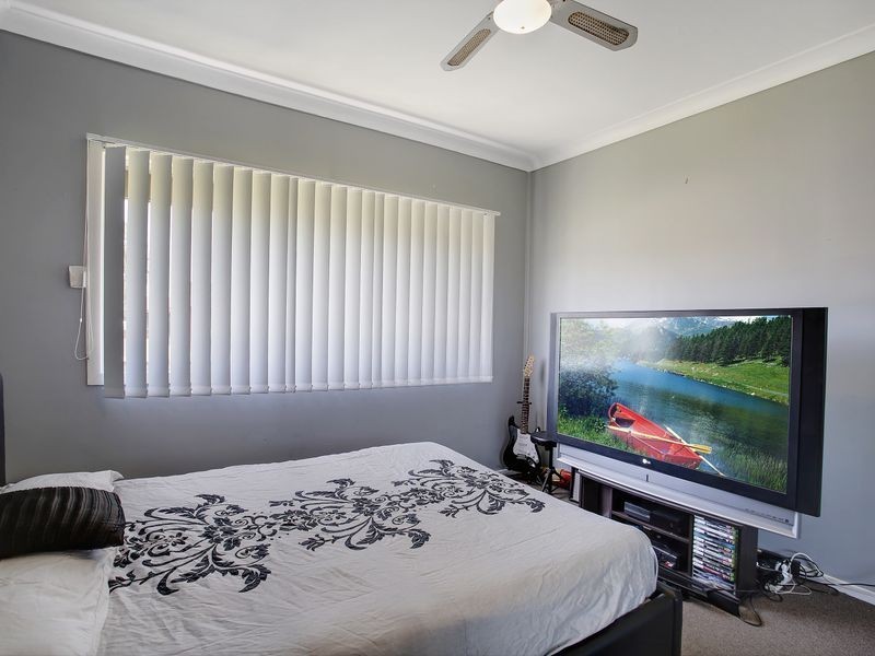 1 Warwick St, Minto NSW 2566