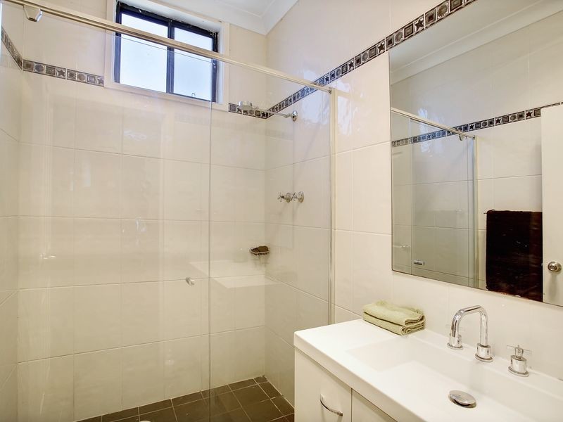 1 Warwick St, Minto NSW 2566