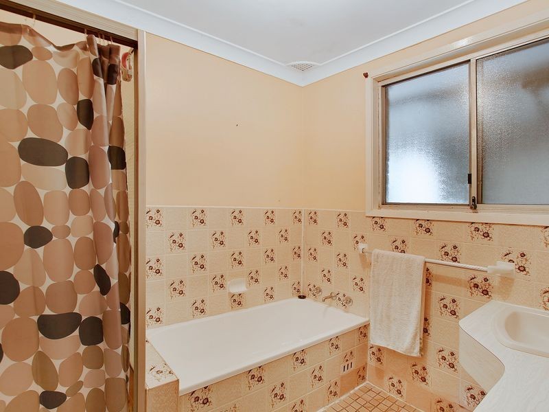 4 Collis Place, Minto NSW 2566