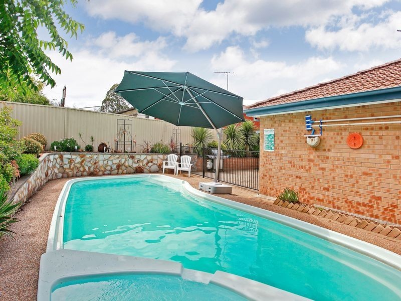 4 Collis Place, Minto NSW 2566