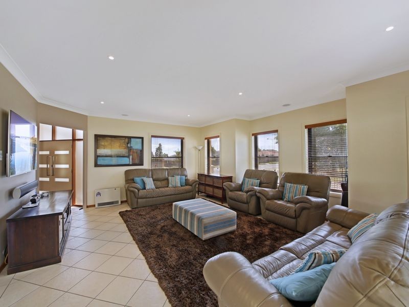 153 Welling Dr, Mount Annan NSW 2567