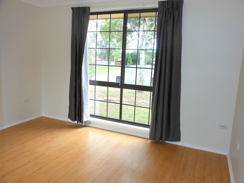 6 Stromeferry Cres, St Andrews NSW 2566