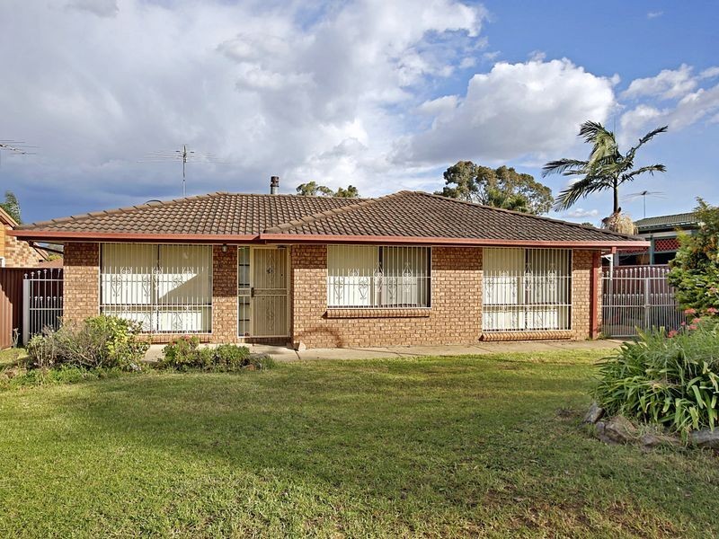 23 Greengate Rd, St Helens Park NSW 2560