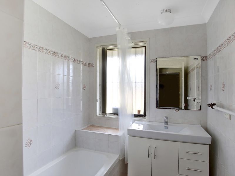 23 Greengate Rd, St Helens Park NSW 2560