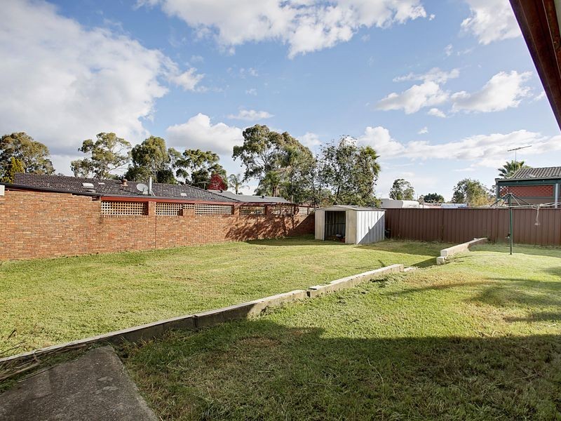 23 Greengate Rd, St Helens Park NSW 2560