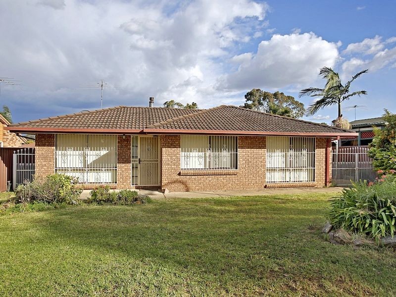 23 Greengate Rd, St Helens Park NSW 2560