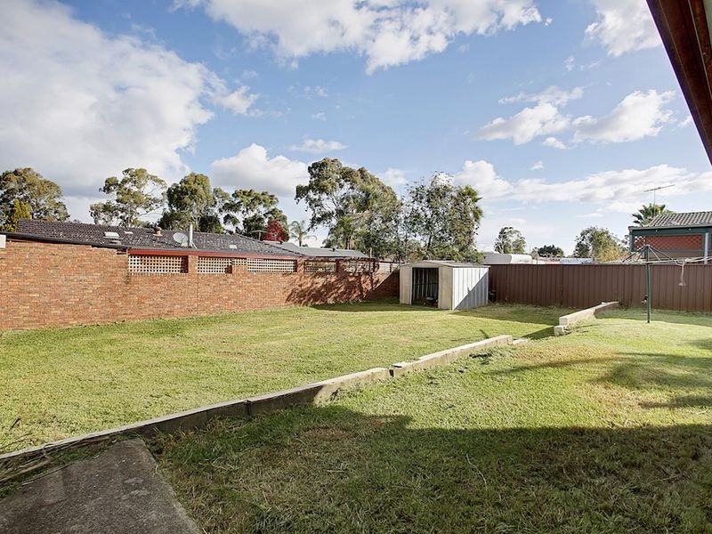 23 Greengate Rd, St Helens Park NSW 2560