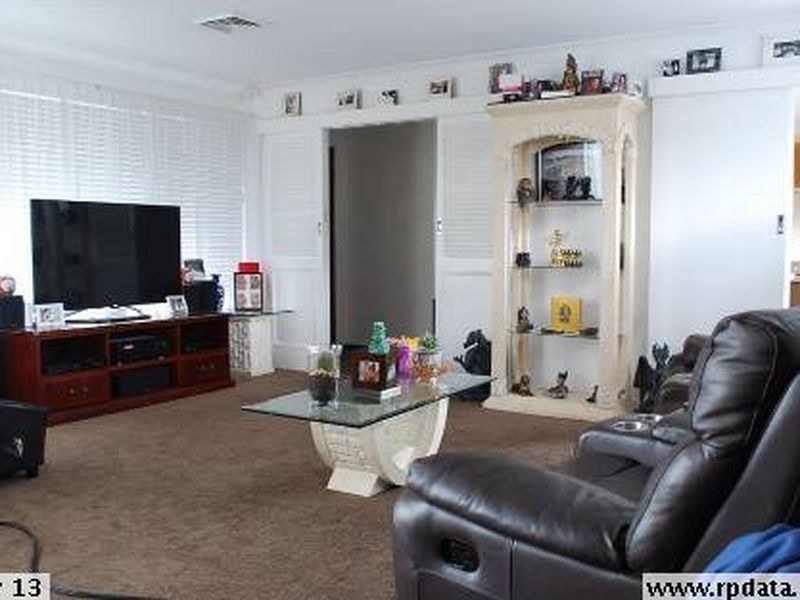 216 St Johns, Bradbury NSW 2560