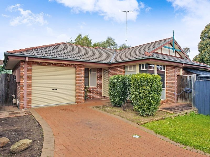 8 Dwyer Street, St Helens Park NSW 2560