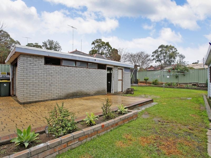 17 Loorana Road, Leumeah NSW 2560