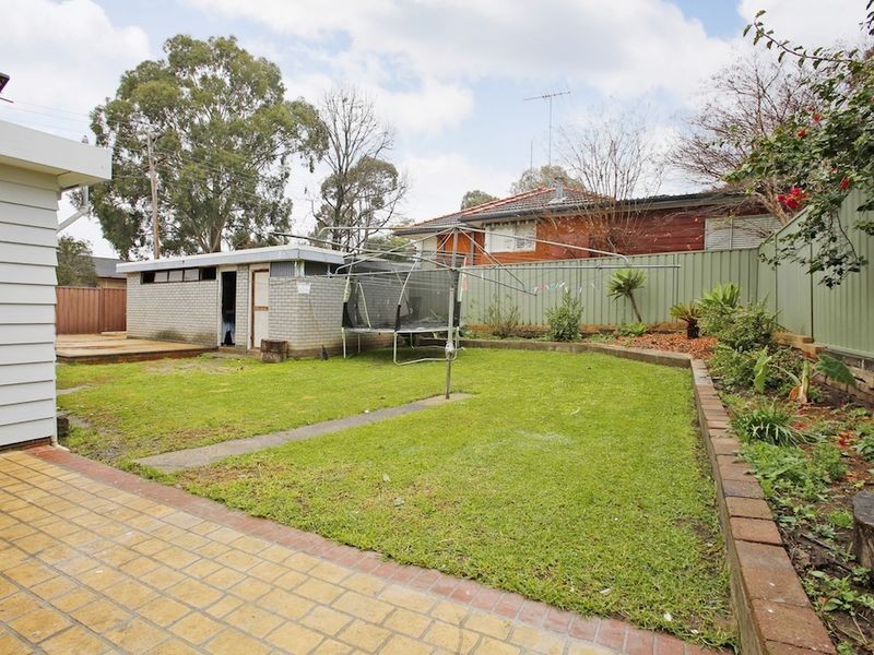 17 Loorana Road, Leumeah NSW 2560