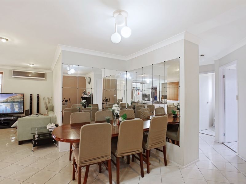 323 Copperfield Drive, Rosemeadow NSW 2560