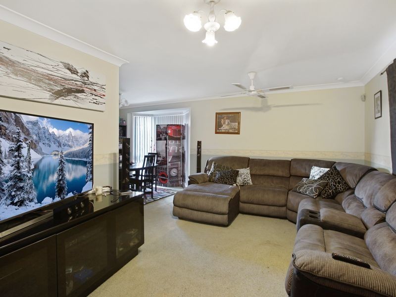 21 Falstaff Place, Rosemeadow NSW 2560